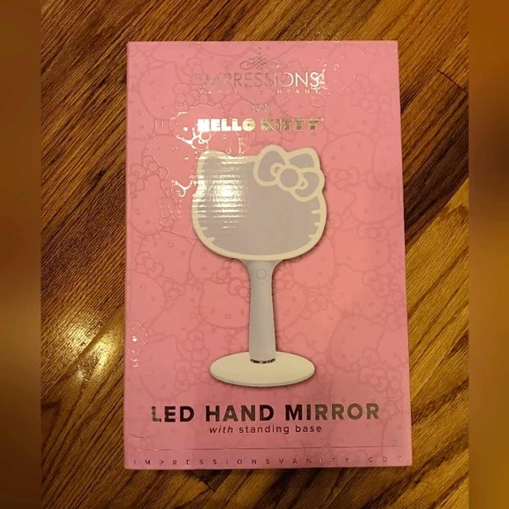 Sanrio Hello‎ Kitty LED Hand Mirror with Base! NEW IN BOX!
